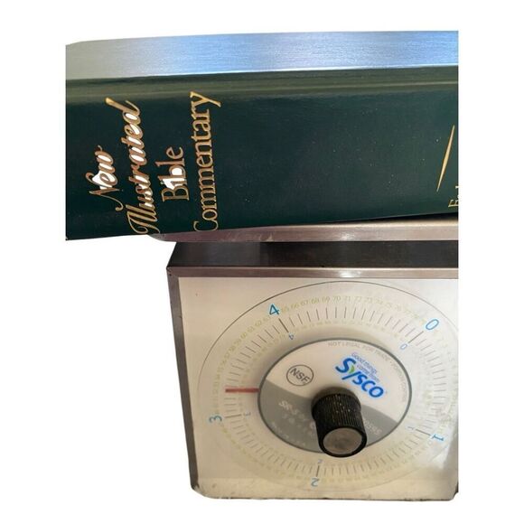 Nelsons New Illustrated Bible Commentary Hardcover Book Religious - Picture 14 of 14